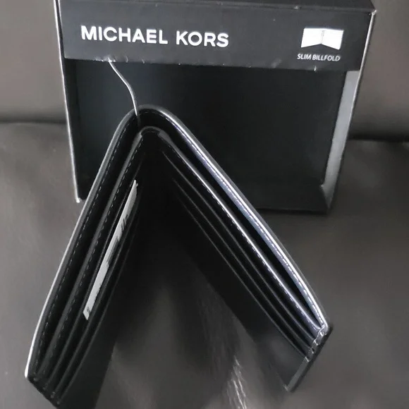 Michael Kors Jet Set Admiral Blue Wallet. Bi-fold. 6 card slots. Brand New. - Picture 5 of 5